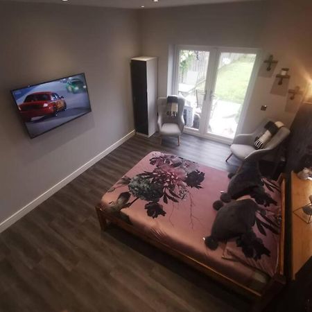 Beautiful Masons Hideaway Studio Apartment Bridgend  Ngoại thất bức ảnh
