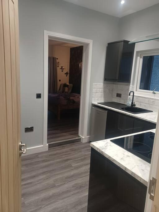 Beautiful Masons Hideaway Studio Apartment Bridgend  Ngoại thất bức ảnh