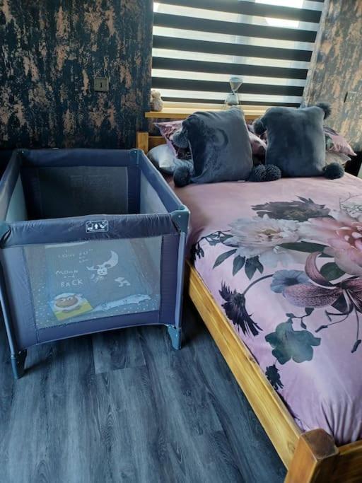 Beautiful Masons Hideaway Studio Apartment Bridgend  Ngoại thất bức ảnh
